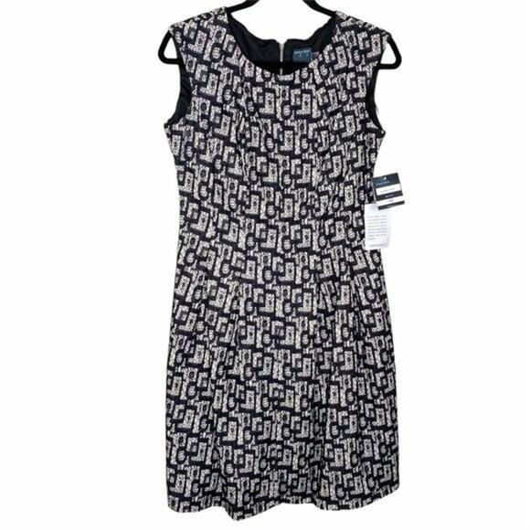 Gabby Skye NWT Black Sand Bonded Lace Shift Dress 10 - Picture 1 of 9